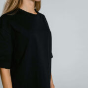 t-shirt-noir-profil